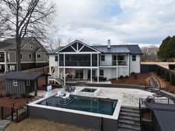 Lake Oconee Lake front with Pool