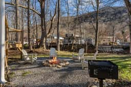 Maggie Valley Creekside Escape - Image 4