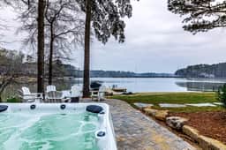 Lovely Lake Escape - Image 2
