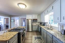 Collis Cove Getaway - Image 5