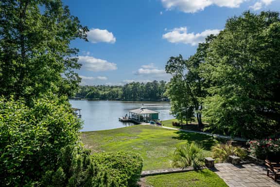 Paradise on the Lake - Image 1