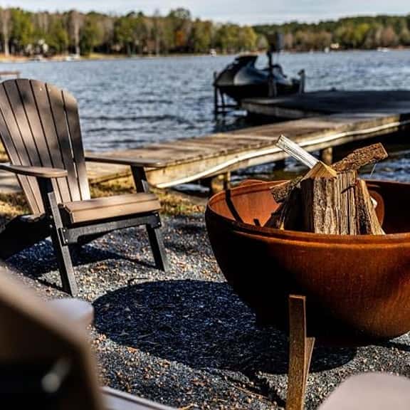 Cozy Lake Cottage - Image 1