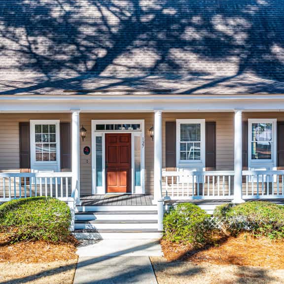 Lakeside Charm on Seven Oaks - Image 1