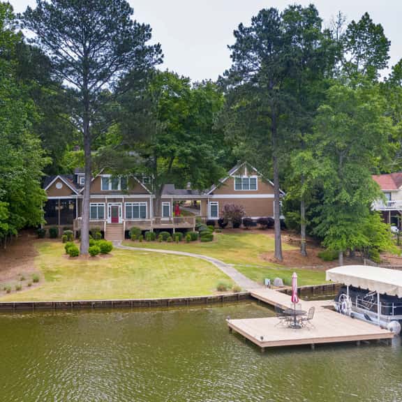 Lovely Lake Escape - Image 1