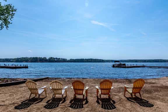 Peaceful Lake Getaway - Image 2