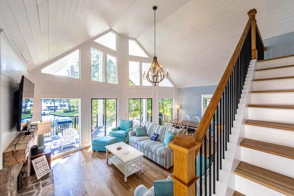Cozy Lake Cottage - Image 3