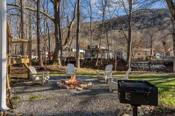 Maggie Valley Creekside Escape - Image 4